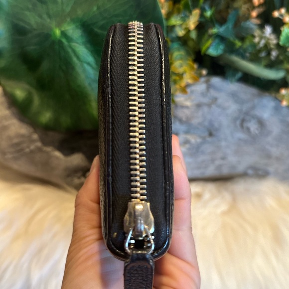 Chanel zip around wallet - Picture 7 of 16